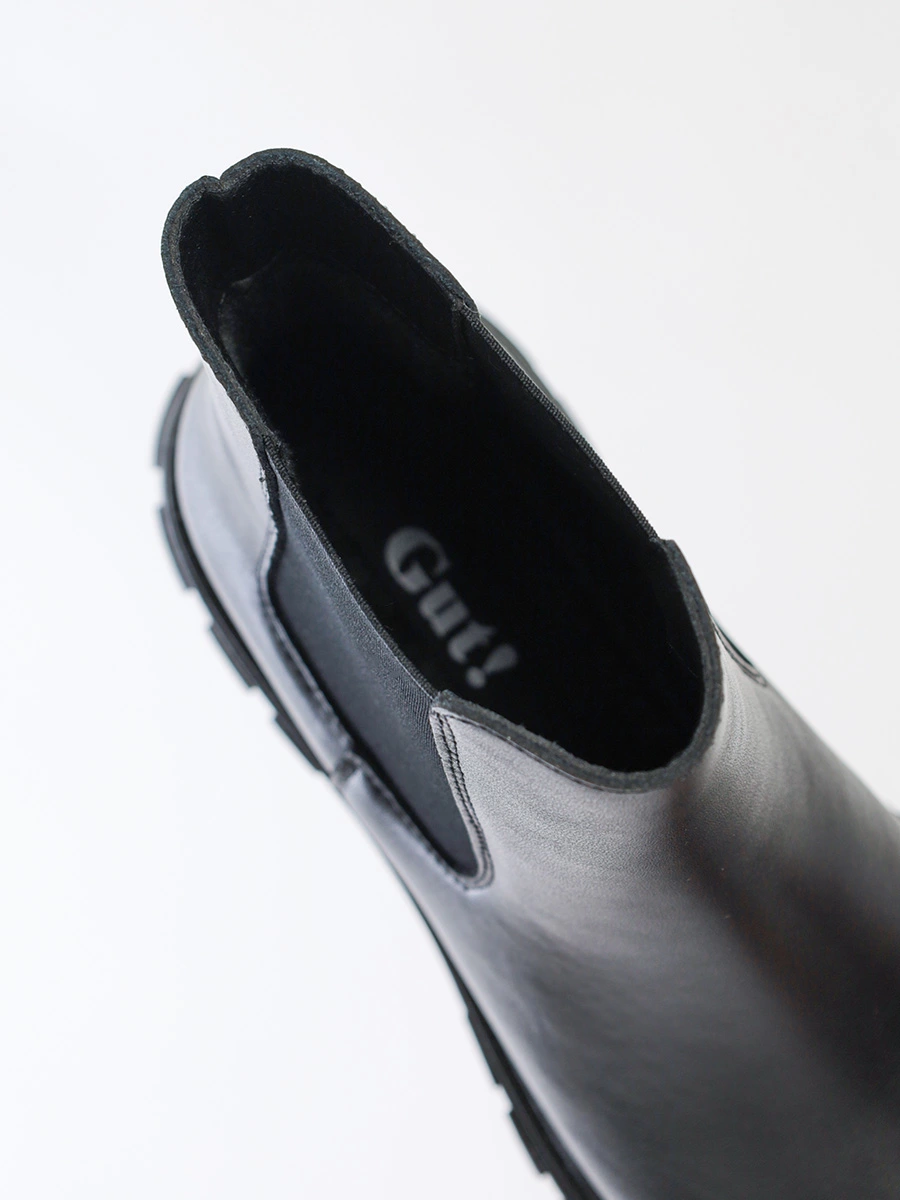 Ботинки-челси черного цвета с рельефным протектором